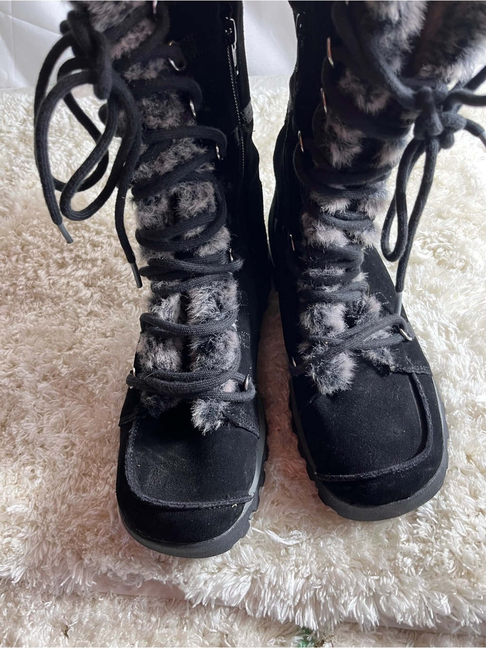 Skechers Black Winter Suede Lace-Up Boots with lux Gray Faux Fur
